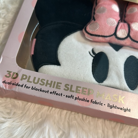 The Crème Shop Disney Minnie Mouse 3D Plushie Sleep Mask Limited Edition - Picture 2 of 4